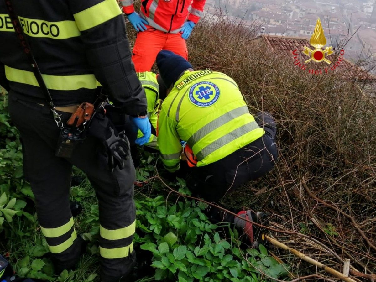 donna caduta castel san pietro vigili del fuoco suem
