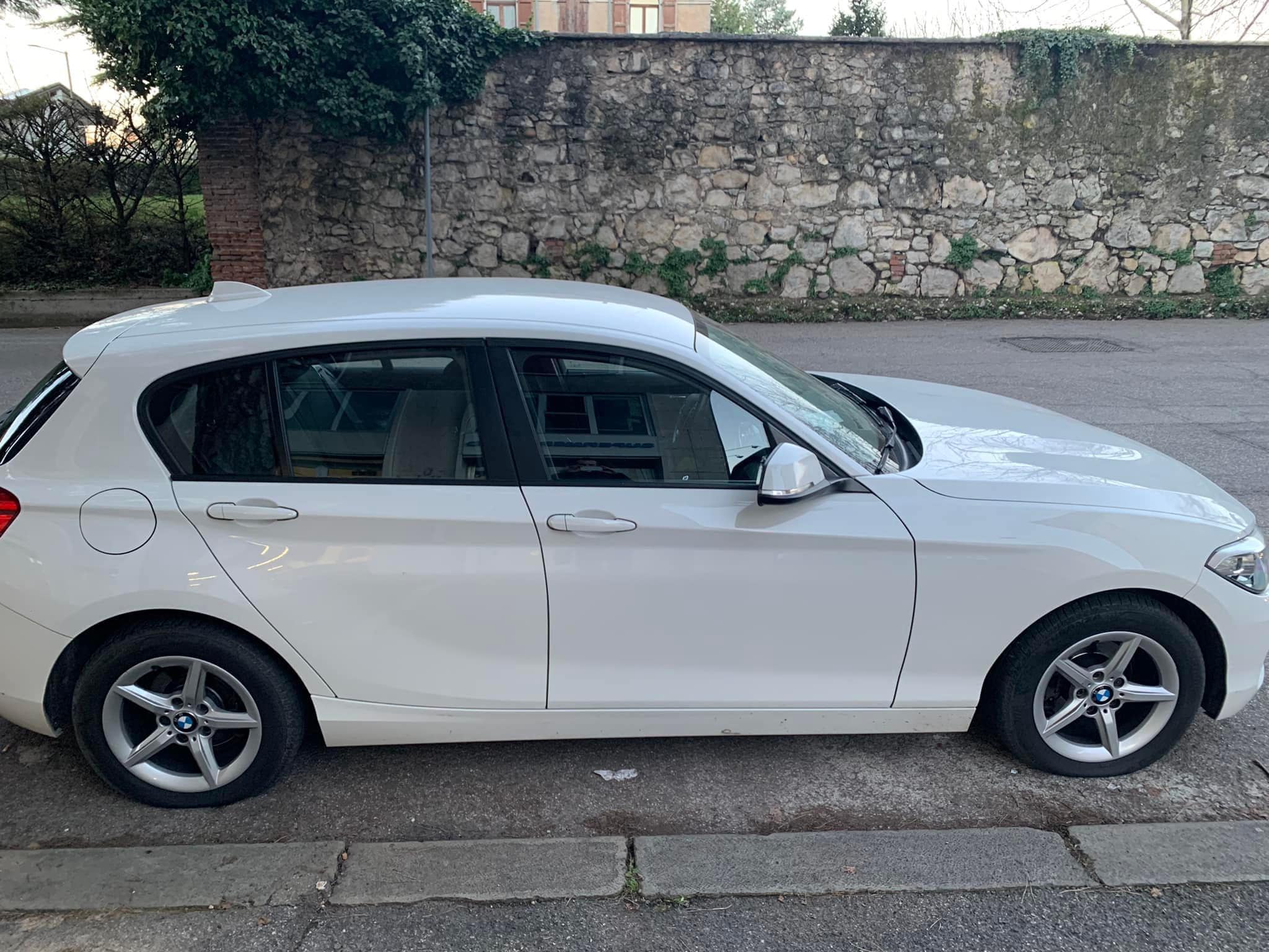 Auto con gomme bucate. (Foto Gruppo Borgo Trento).