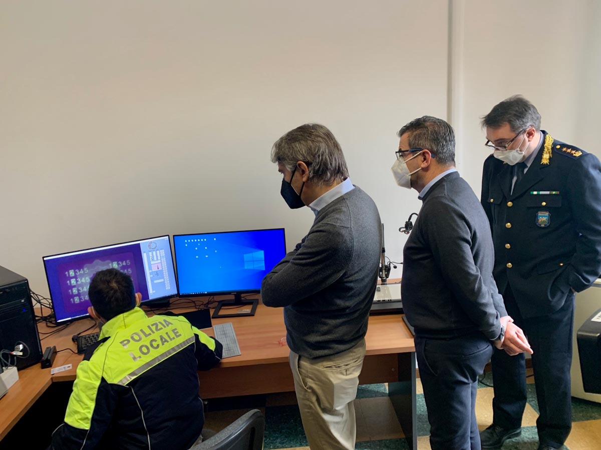 Documenti falsi Polizia locale Verona