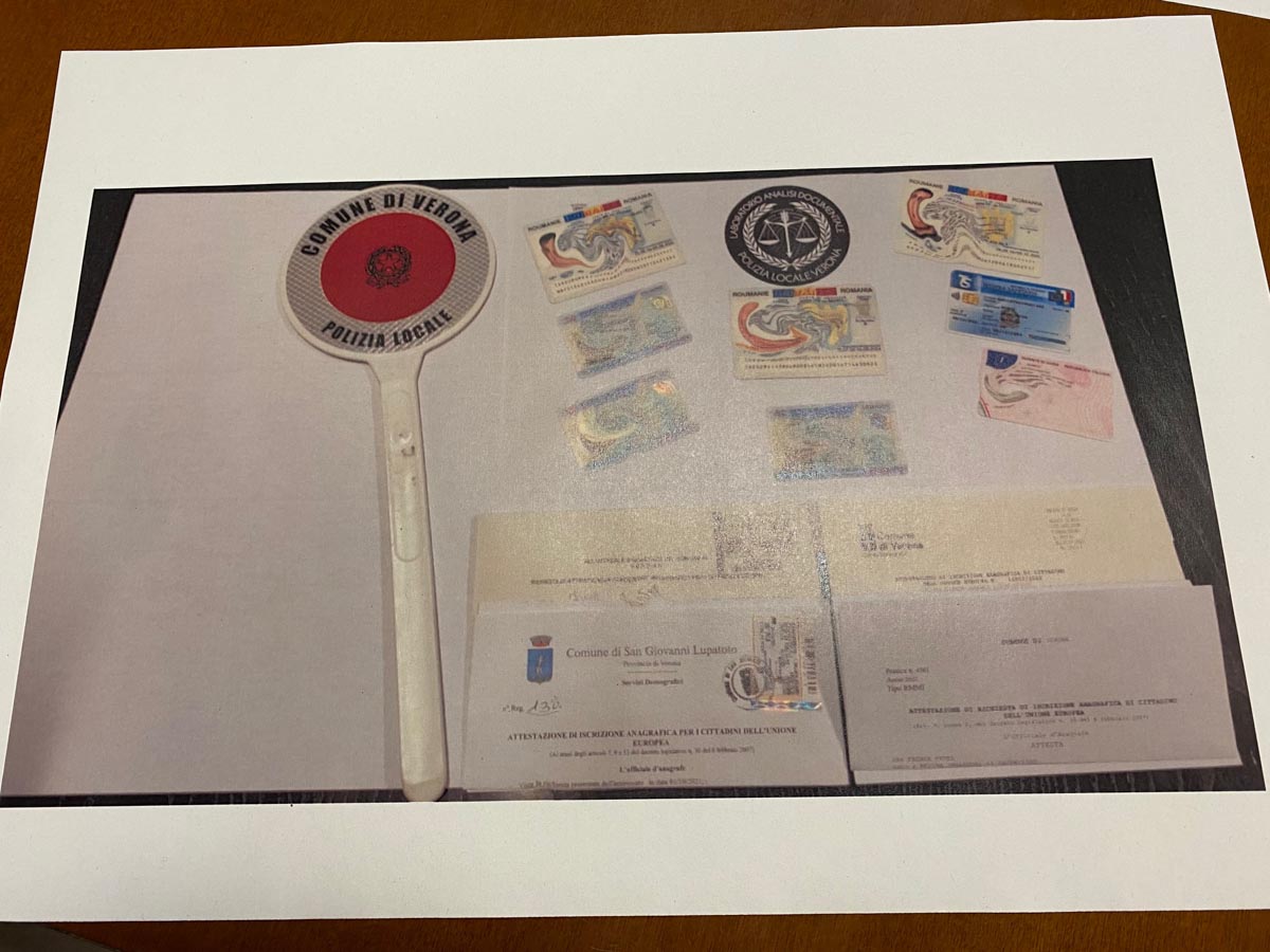Documenti falsi Polizia locale Verona