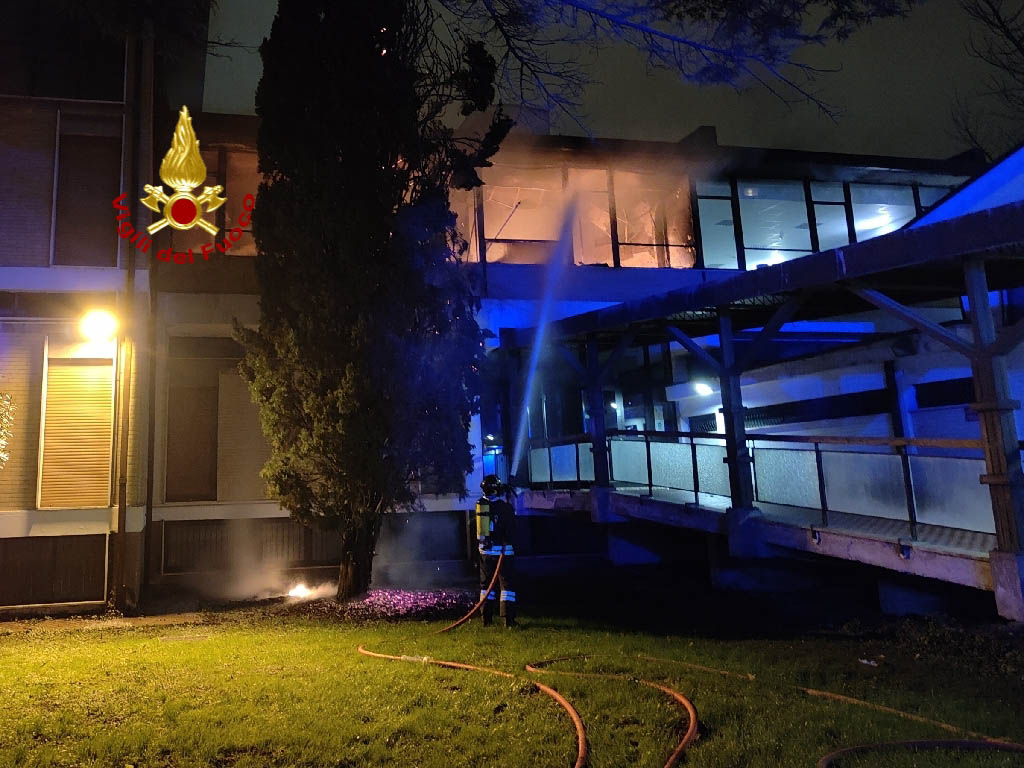 Incendio scuola Alighieri Verona