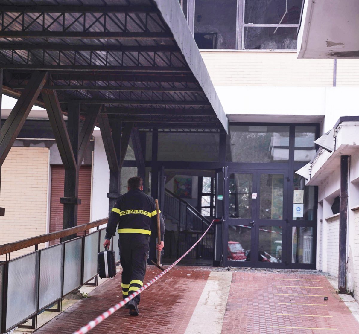 incendio scuole dante alighieri