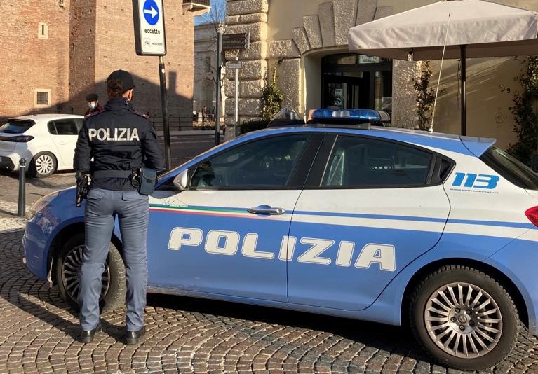 Polizia in centro a Verona (foto d'archivio)