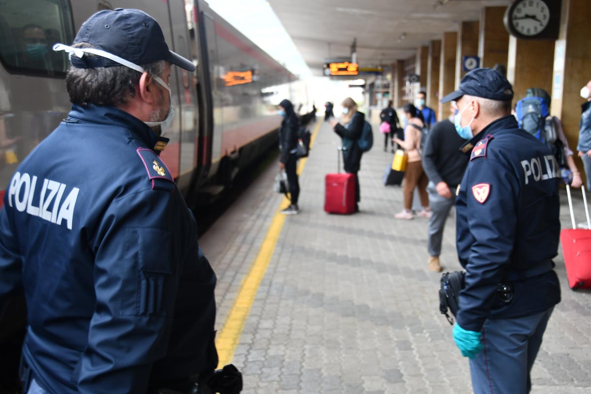 Polizia ferroviaria - controlli sui treni Stazione Verona Porta Nuova