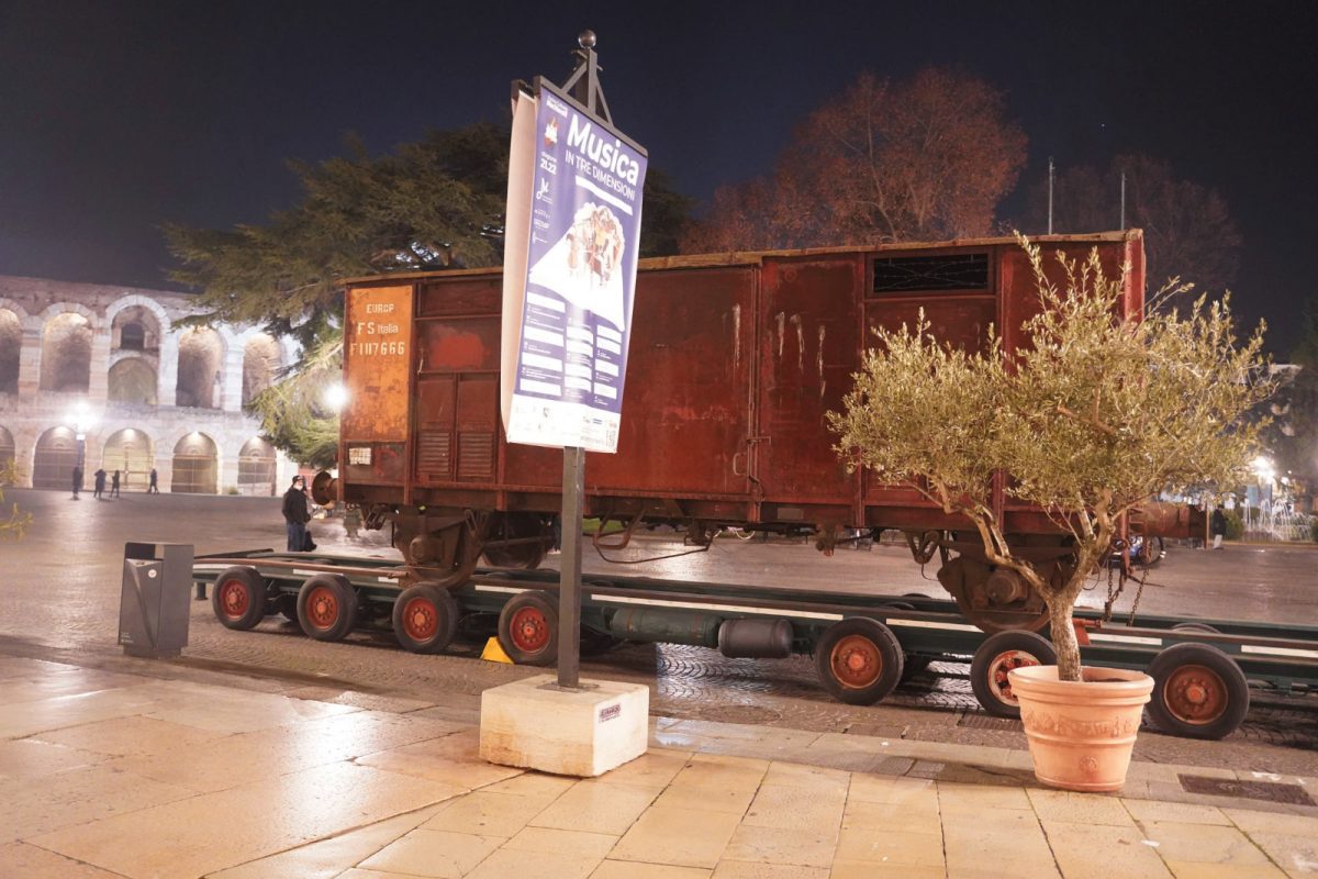 Carro della memoria Giornata della Memoria Piazza Bra