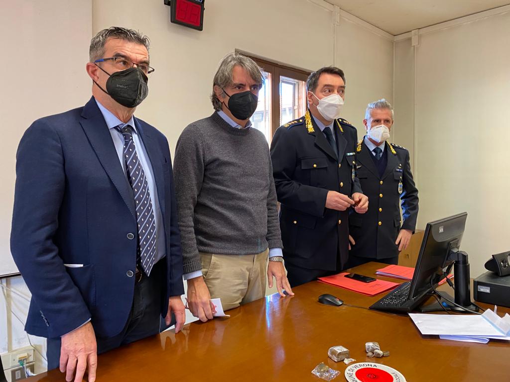 Blitz Palazzina linea 138 hashish