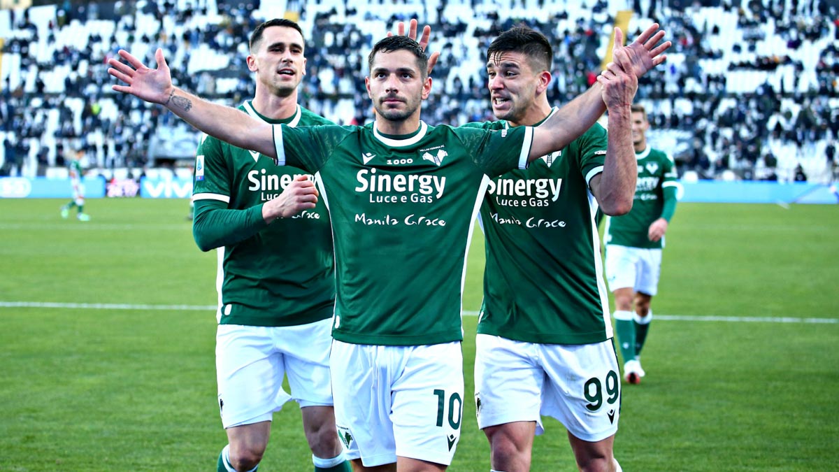 maglie hellas all'asta per Abeo