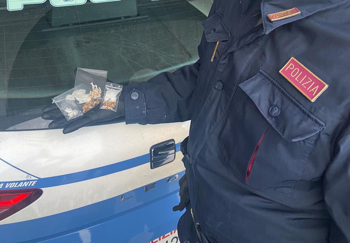 Polizia - spaccio e rapina eroina purissima (1)