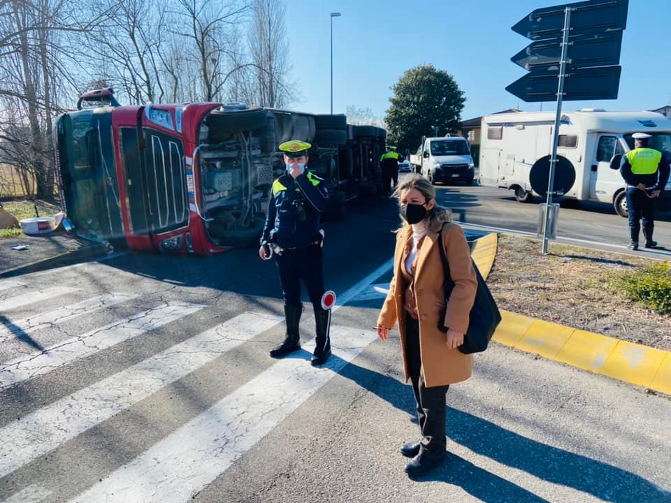 camion ribaltato buttapietra Sara Moretto