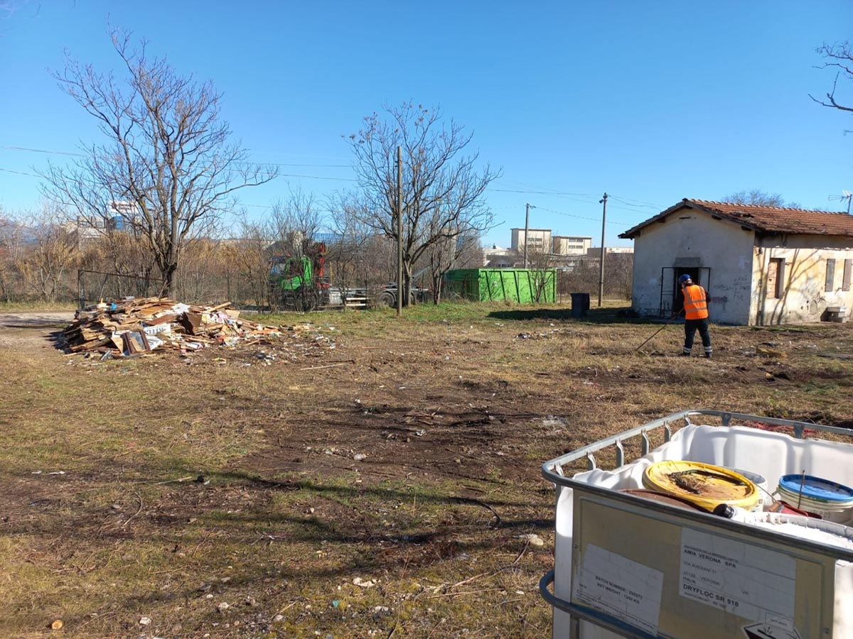 Sgombero discarica a cielo aperto forte azzano
