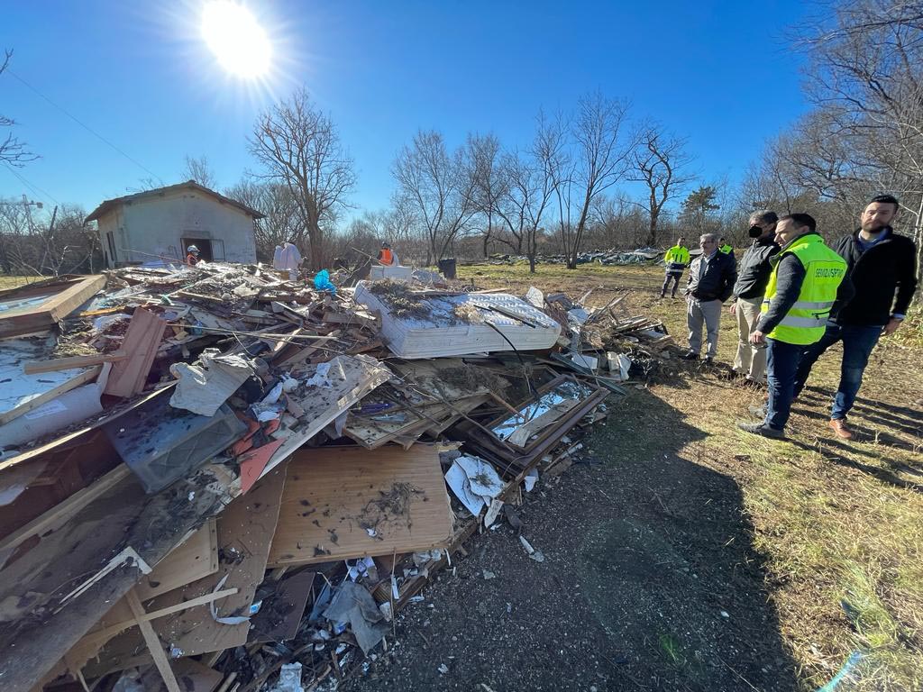 Sgombero discarica a cielo aperto forte azzano