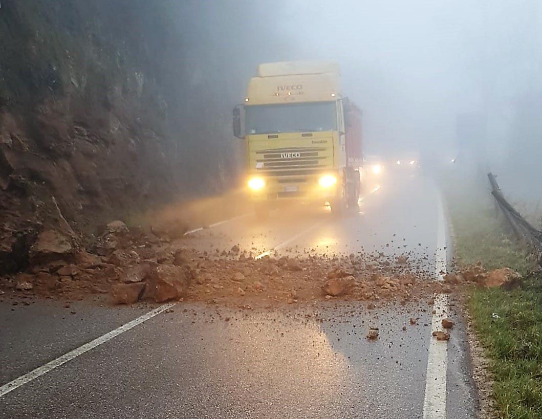 smottamento Sp 34 marano valpolicella sant'anna d'alfaedo