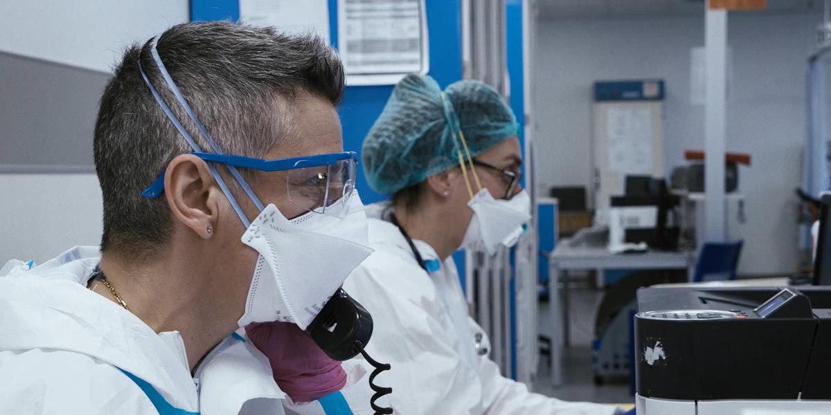 La dott.ssa Marlene del Pronto Soccorso, arrabbiata, cerca di trovare un posto tra i reparti per un ricovero urgente