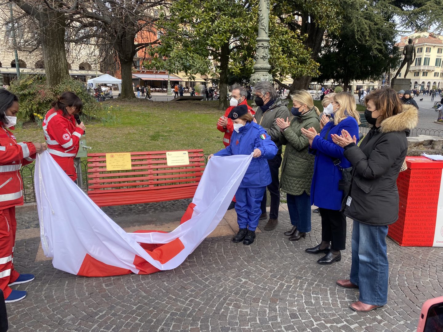 Panchina targa violenza donne