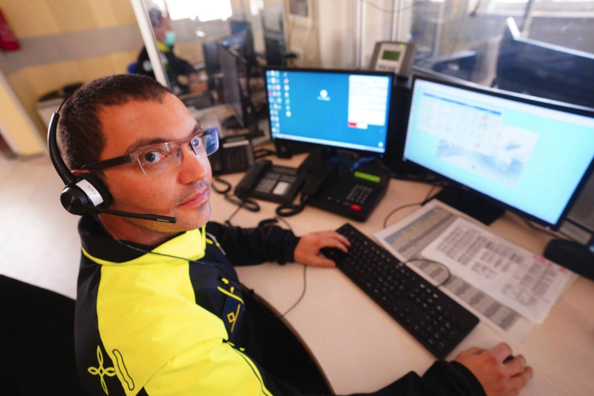 operatore 118 aiuta parto in casa