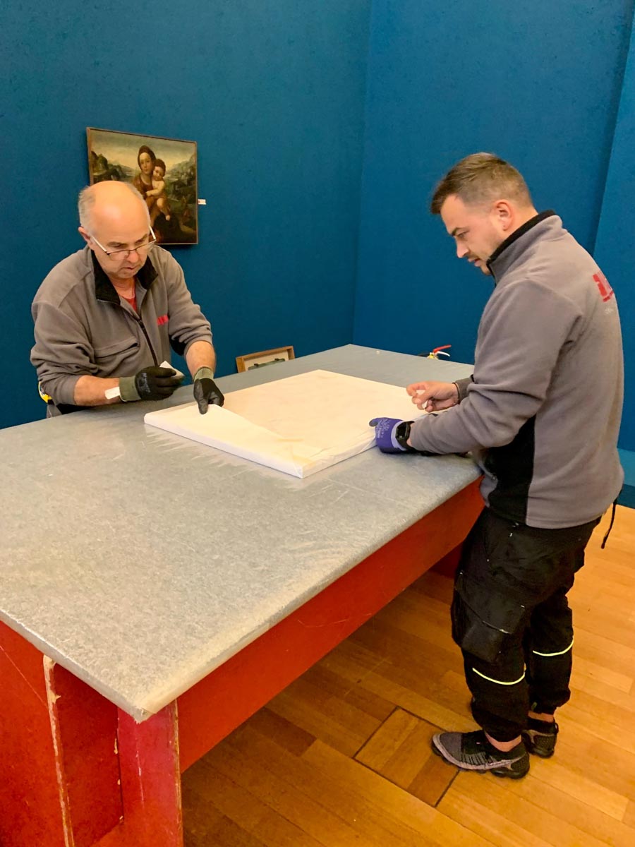 Caroto - Madonna con il Bambino seduta su una roccia - Arrivo dell'opera