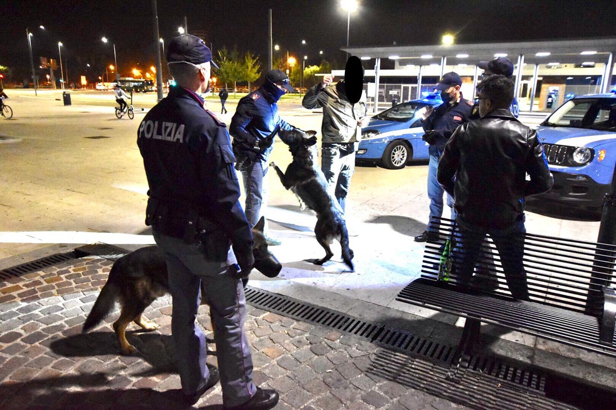Polizia spaccio droga stazione porta nuova