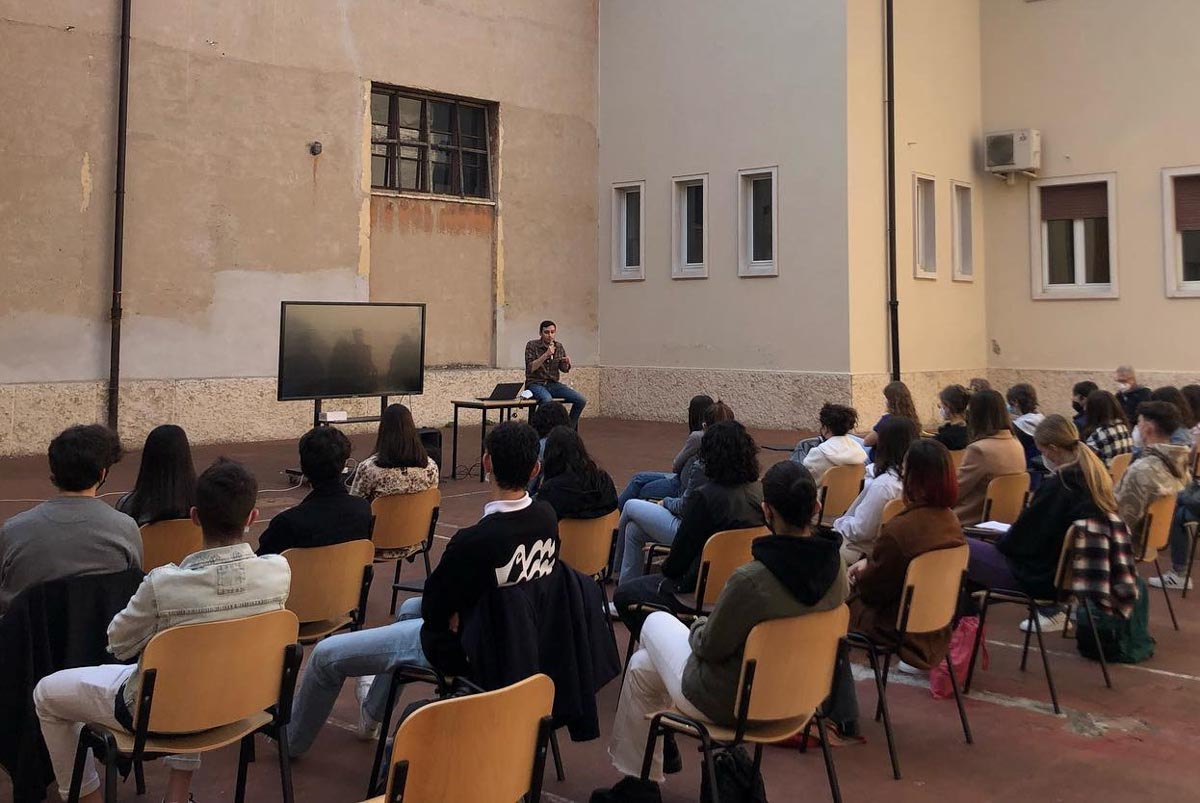 Presentazione Chiedimi come sto al liceo Maffei