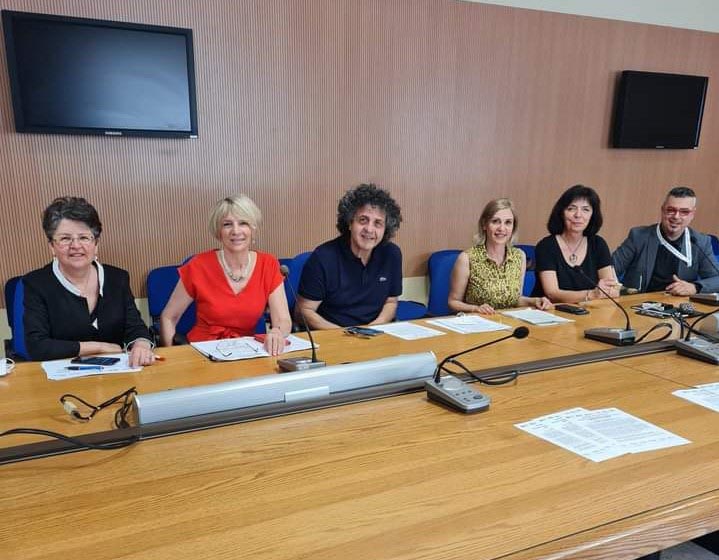 I rappresentanti veronesi dei sindacati della scuola sciopero