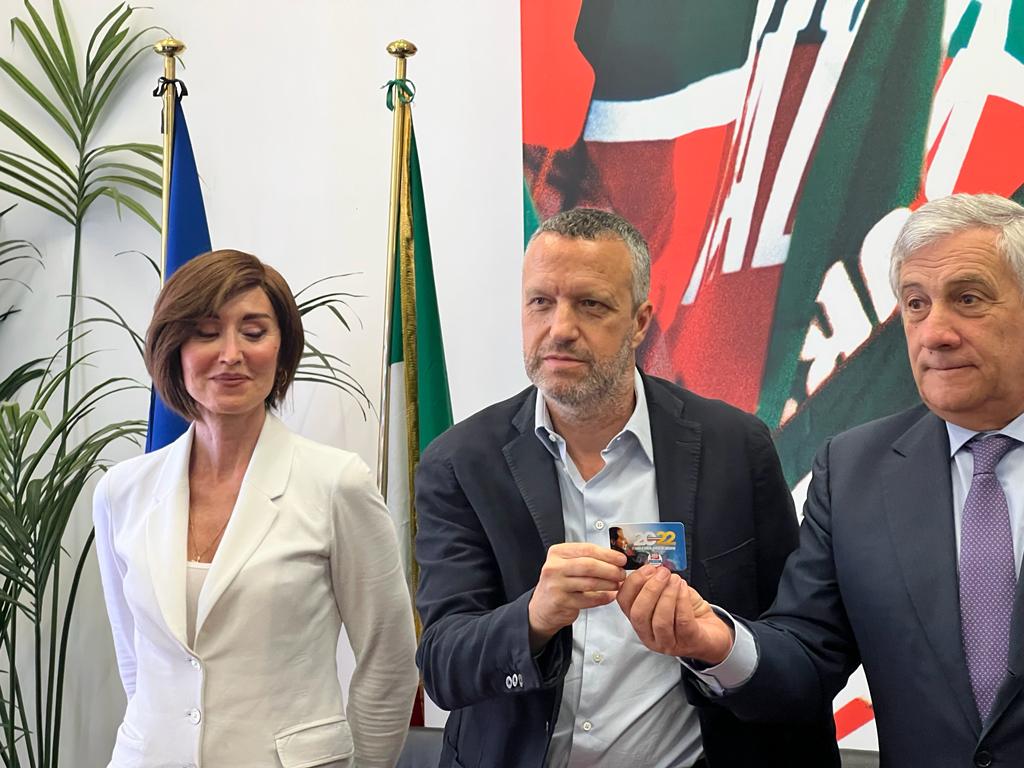 Flavio Tosi nella sede di Forza Italia
