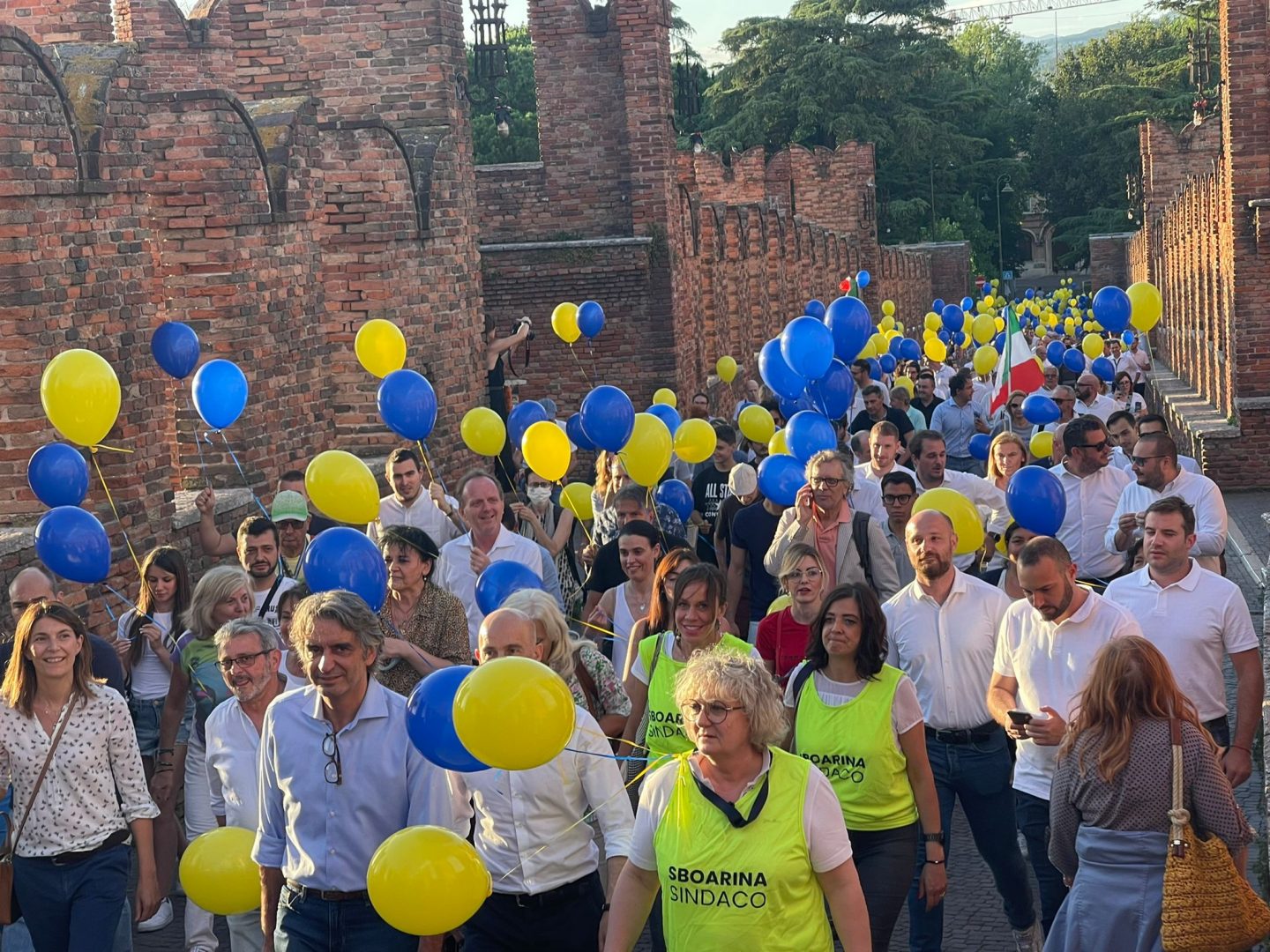 Federico Sboarina sul ponte di Castelvecchio