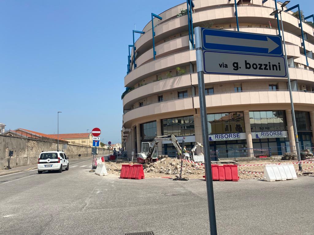 Lavori in corso all'incrocio Via Bozzini e Via Santa Teresa, Verona