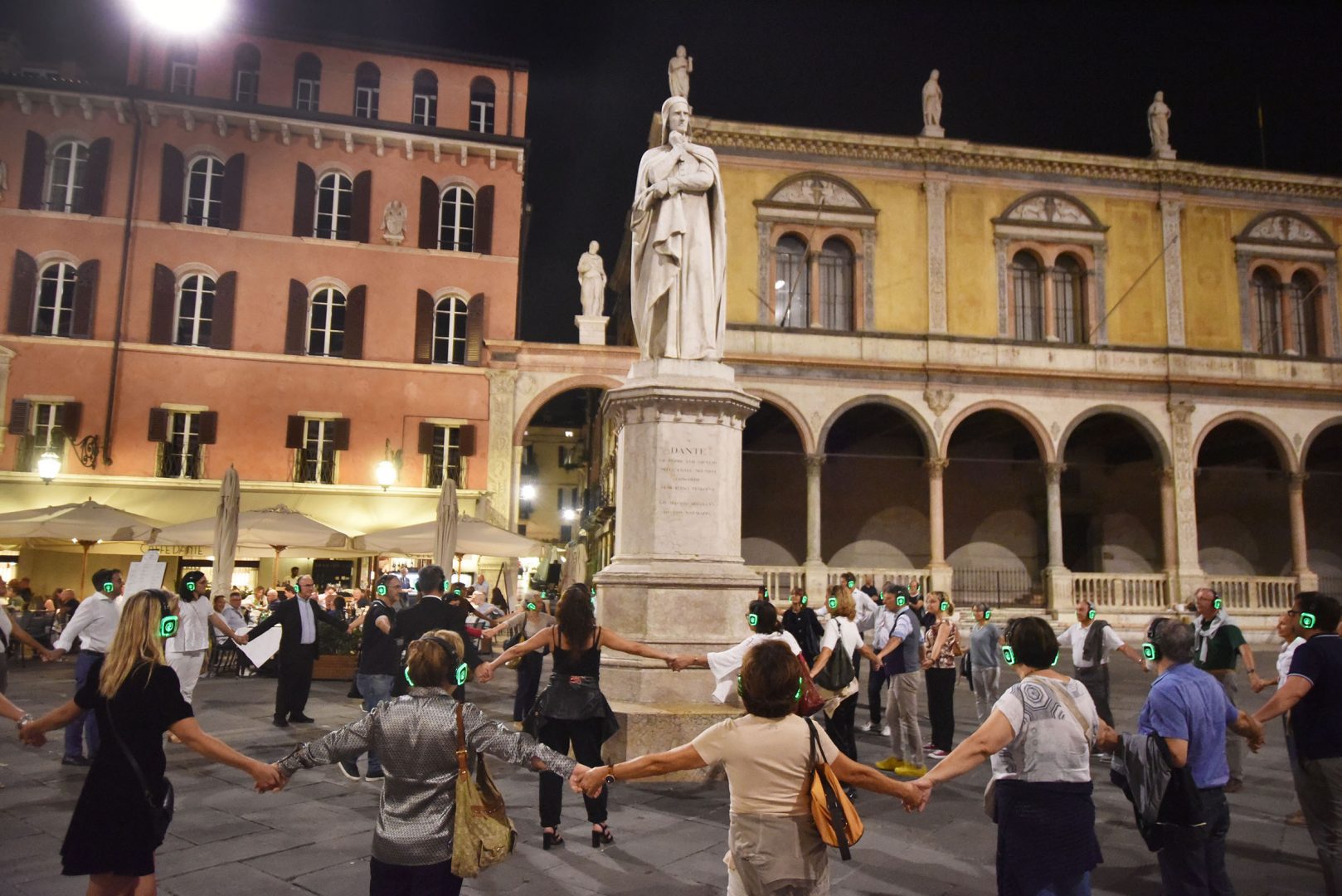 "silent dante" spettacolo itinerante sulle tracce di dante ideato da paolo valerio teatro nuovo