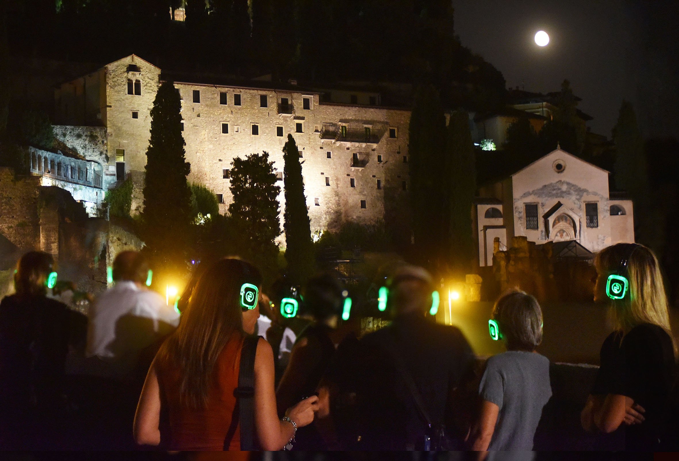 "silent dante" spettacolo itinerante sulle tracce di dante ideato da paolo valerio teatro nuovo