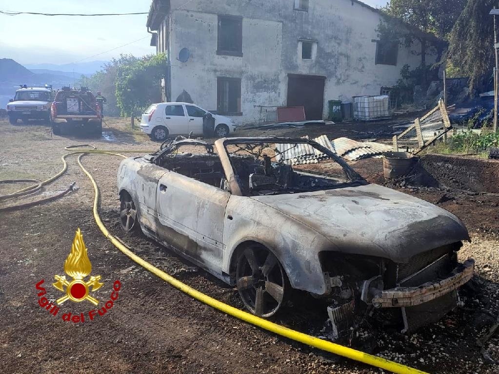Auto in fiamme Sant'Ambrogio di Valpolicella