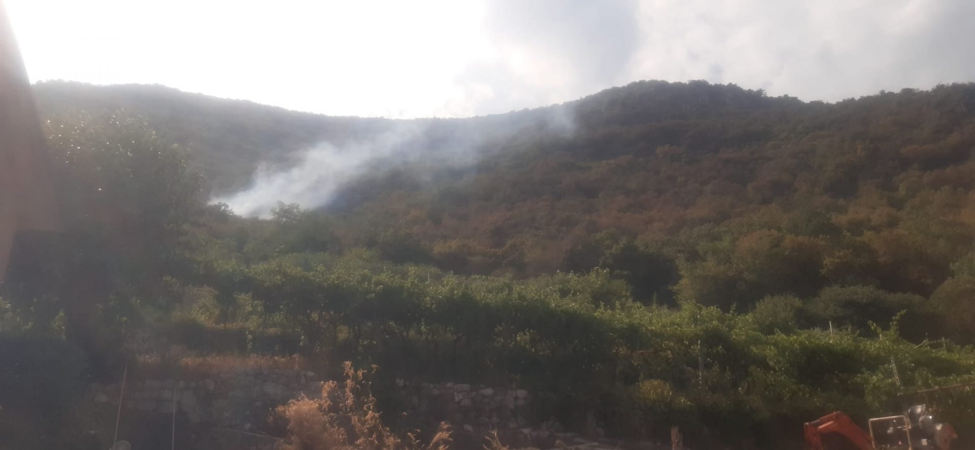Ripresa dell'incendio sulle colline di Fumane