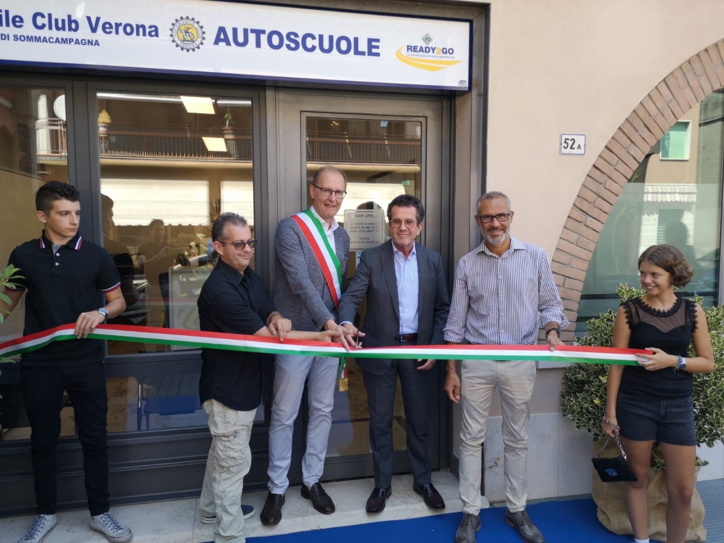 Il taglio del nastro a Caselle di Sommacampagna