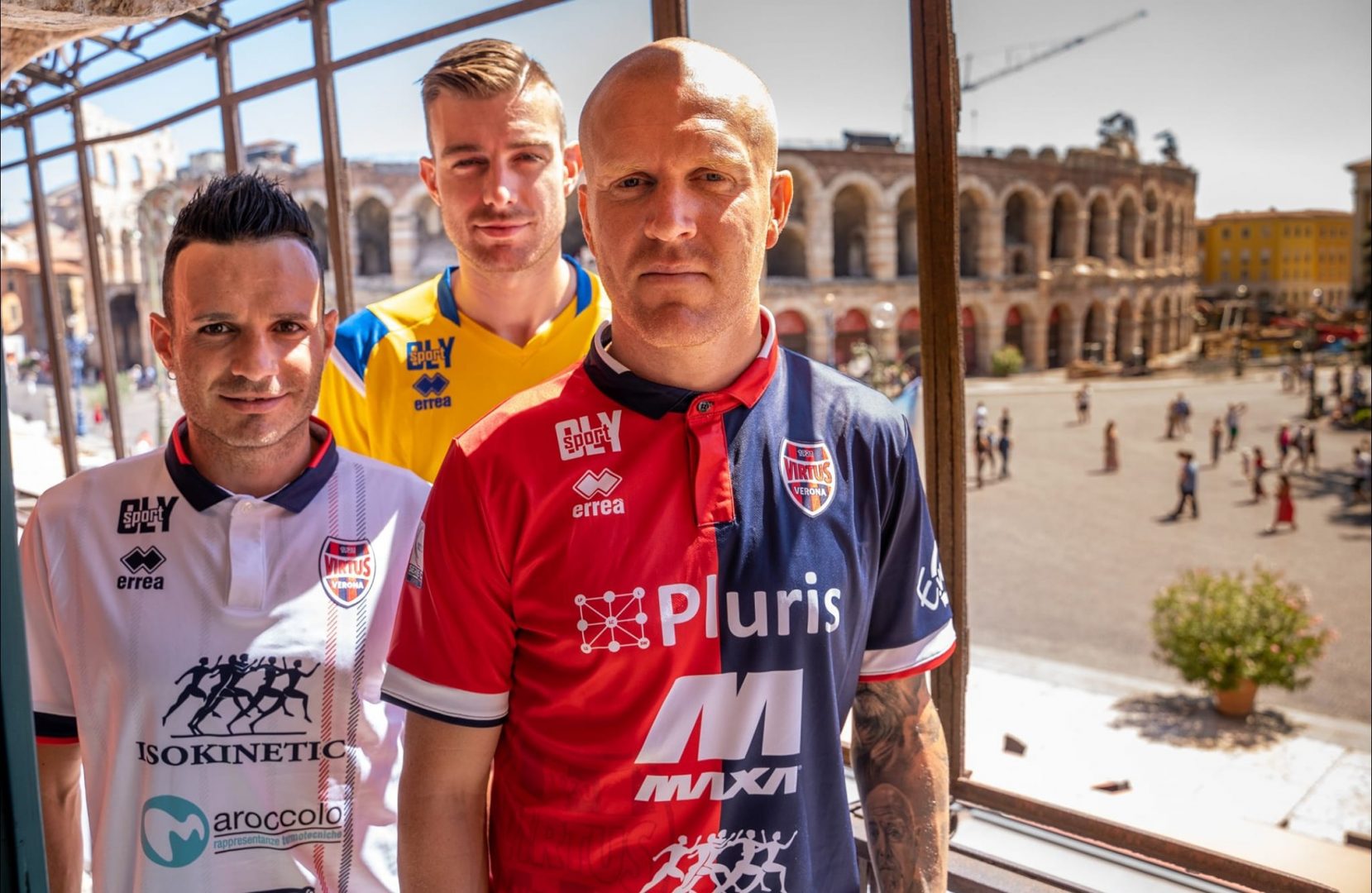 Le nuove maglie della Virtus.