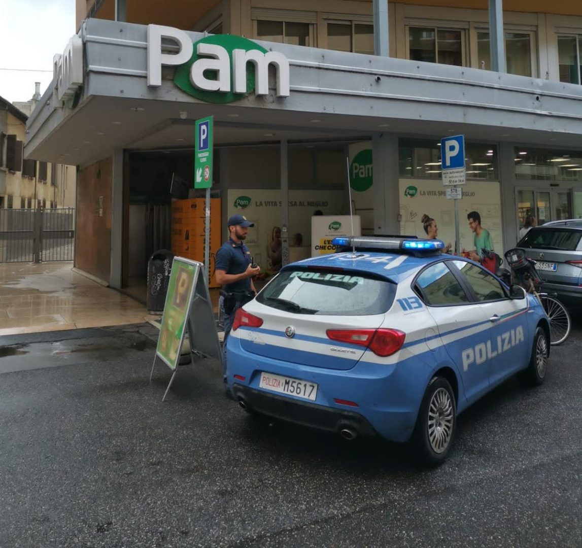 rapina supermercato pam polizia