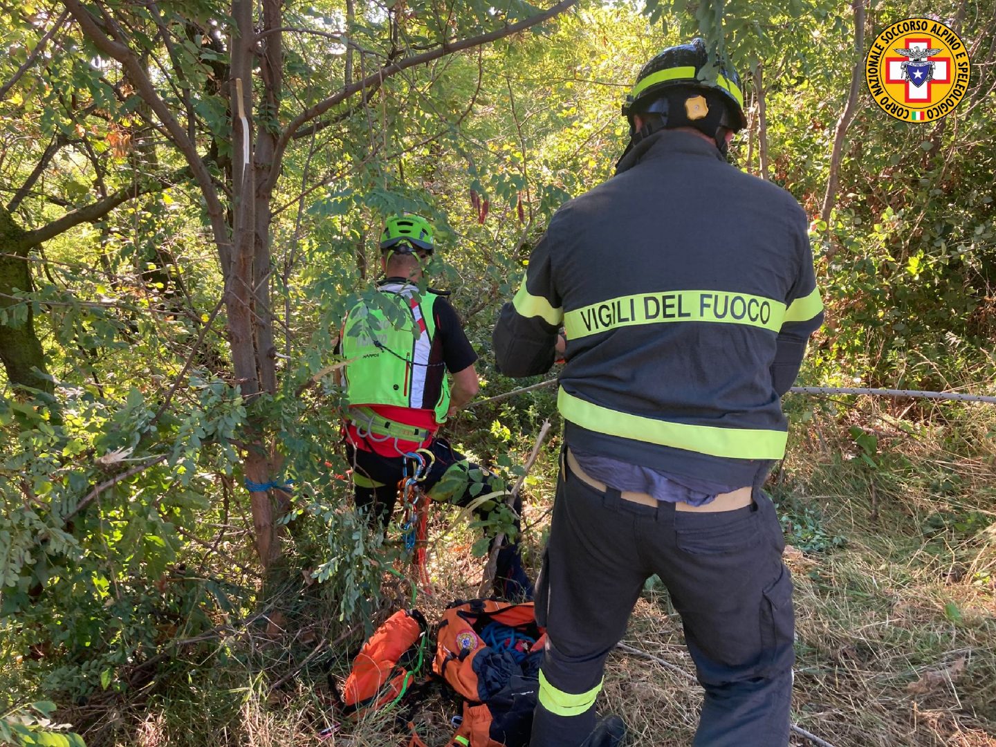 incidente Cerro Veronese auto scarpata Vigili del Fuoco soccorritori soccorso alpino