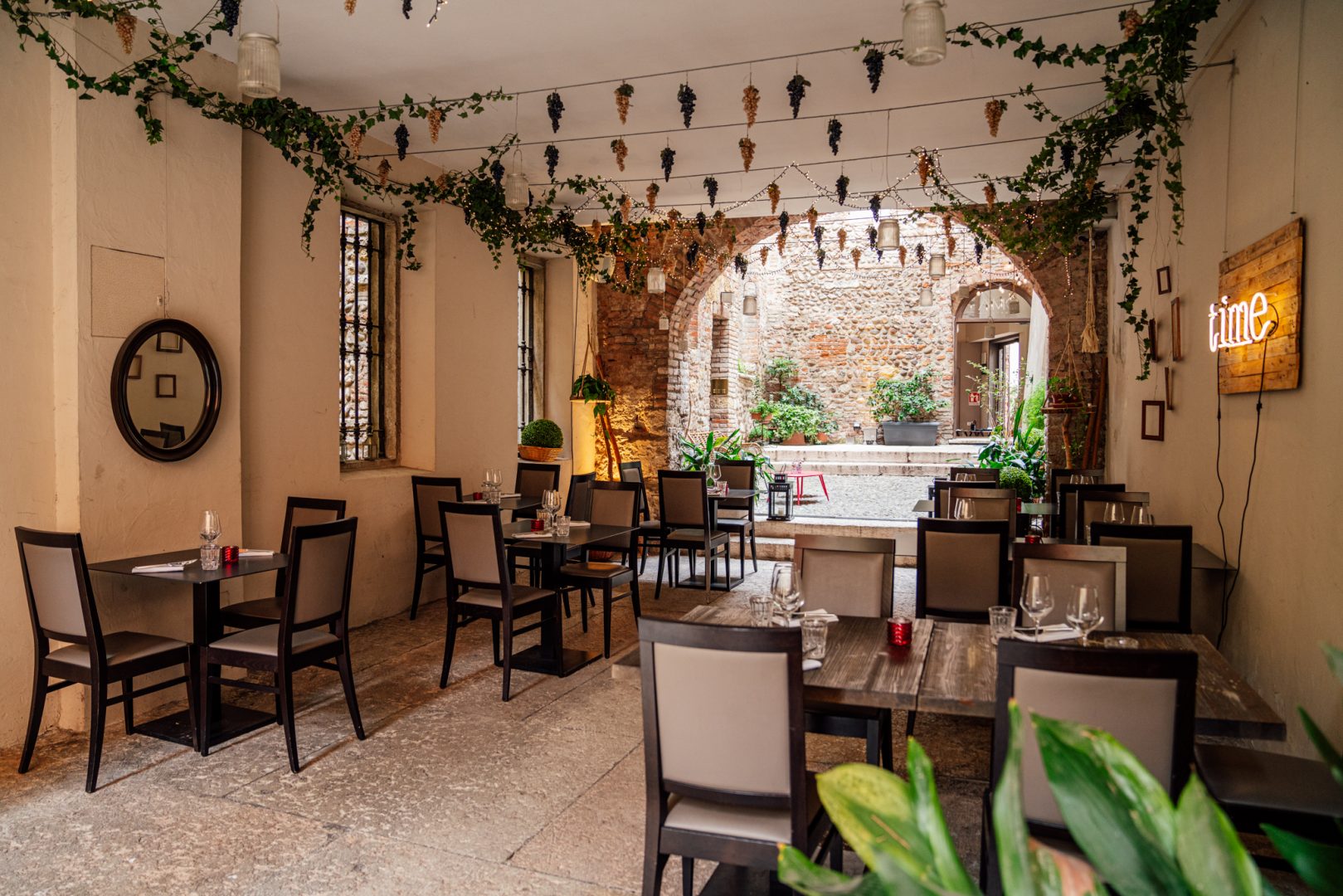 AMO Bistrot CONFUSION