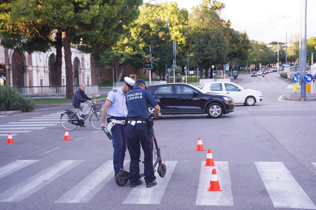 Incidente monopattino porta vescovo