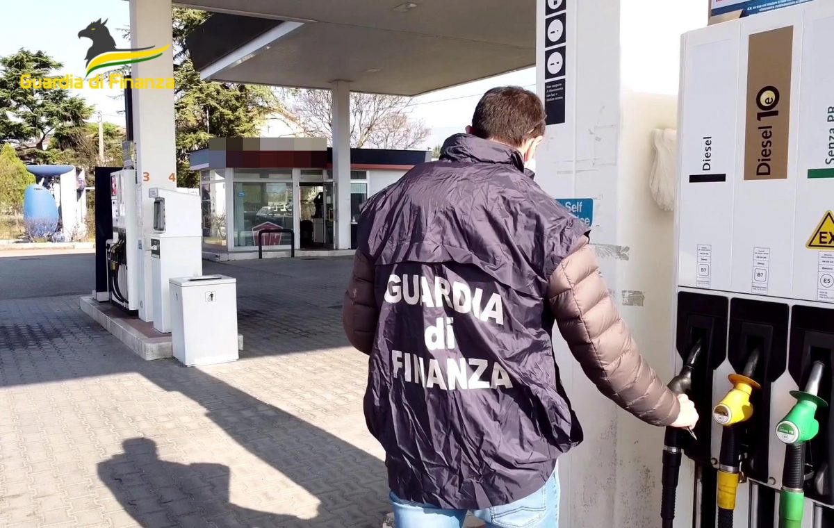 Guardia di finanza Verona gasolio
