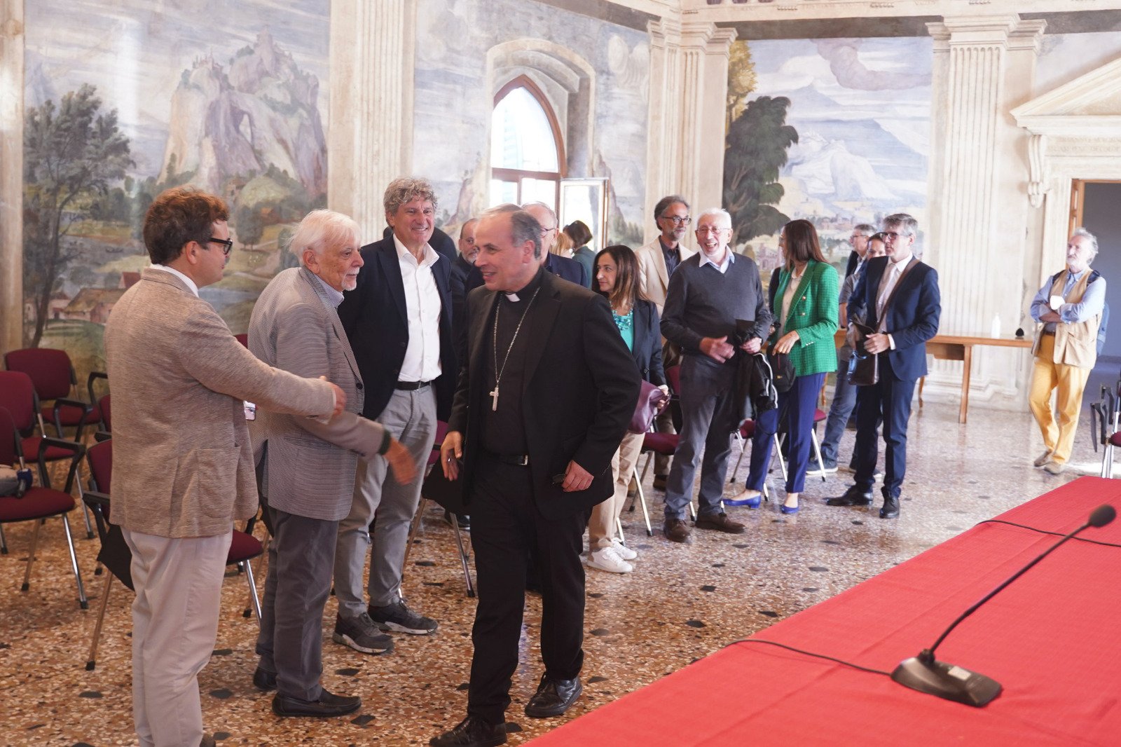 Mons. Pompili incontra la stampa veronese.