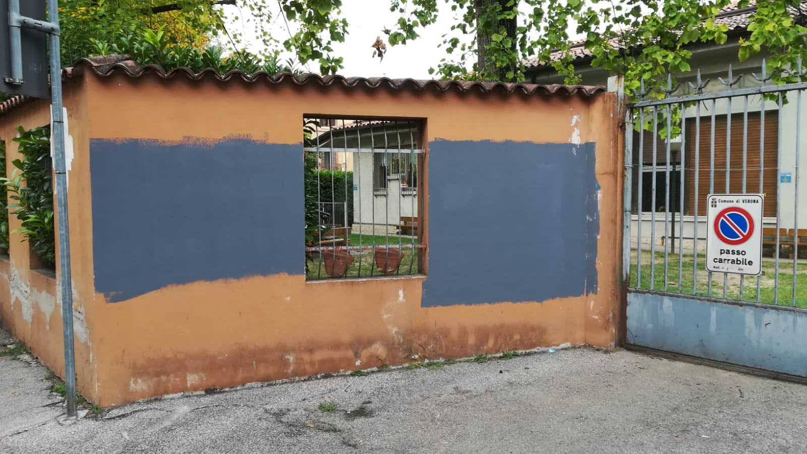 Scritte ingiuriose asilo Borgo Roma