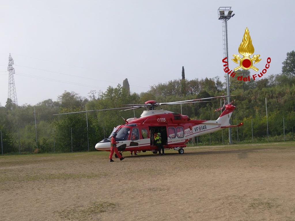 Elicottero Vigili del fuoco ricerche scomparsi