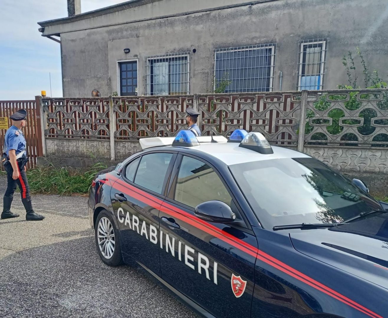 Buttapietra Carabinieri accoltella la madre