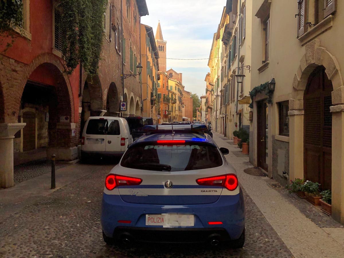 tentato furto via sottoriva polizia