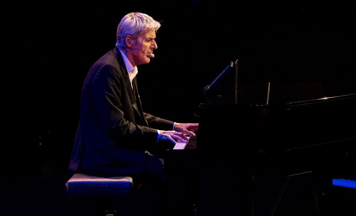 Claudio Baglioni al teatro San Carlo di Napoli. Foto Alessandro Dobici