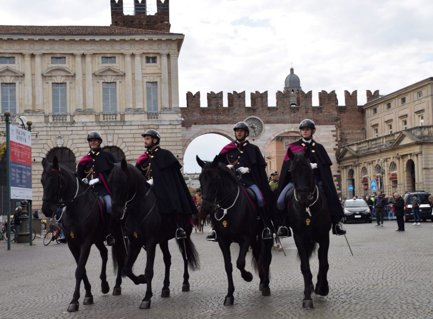 Polizia a cavallo