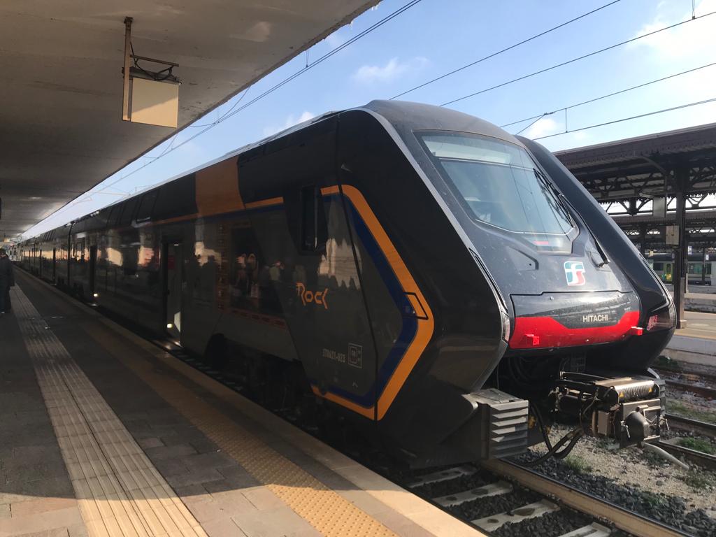Treno rock alta velocità ferrovia stazione