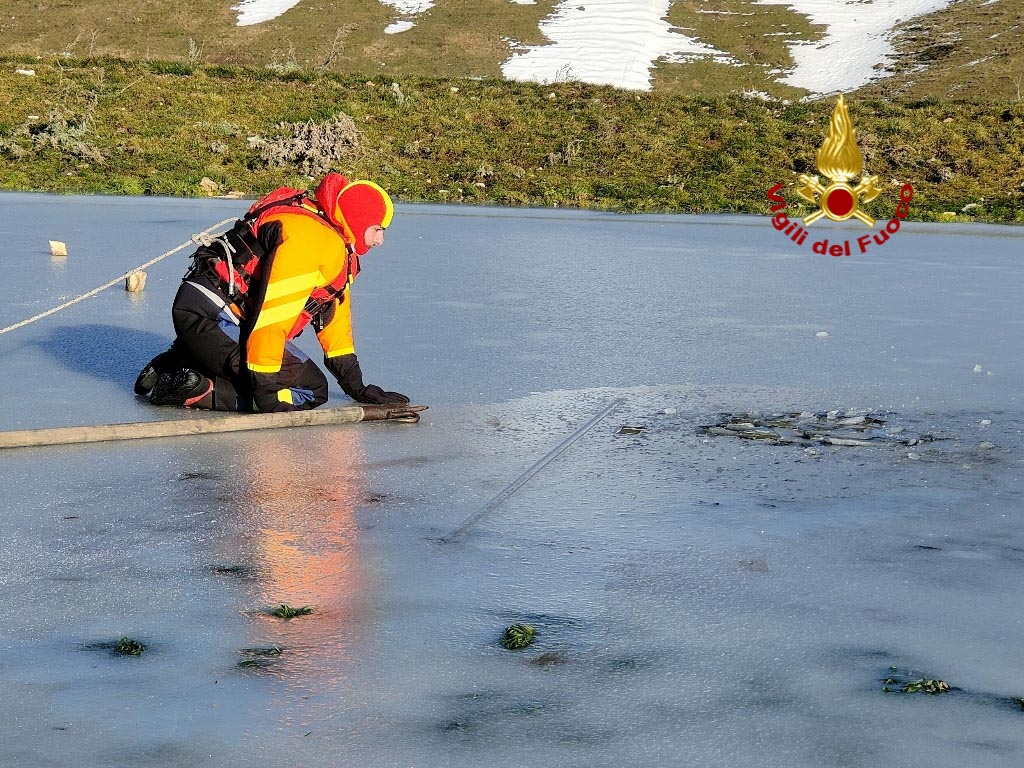 Cellulare ghiaccio Conca dei Parpari Vigili del fuoco