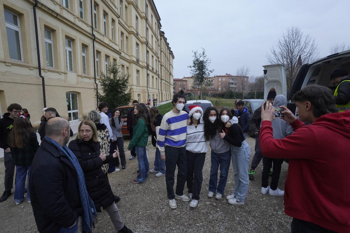 Messedaglia raccolta viveri Caritas