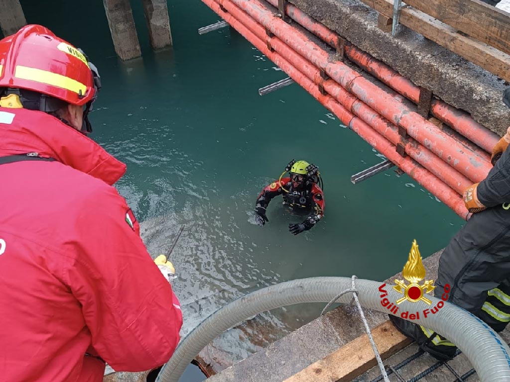 Vigili del fuoco - imbarcazione Peschiera
