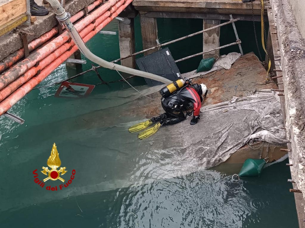 Vigili del fuoco - imbarcazione Peschiera