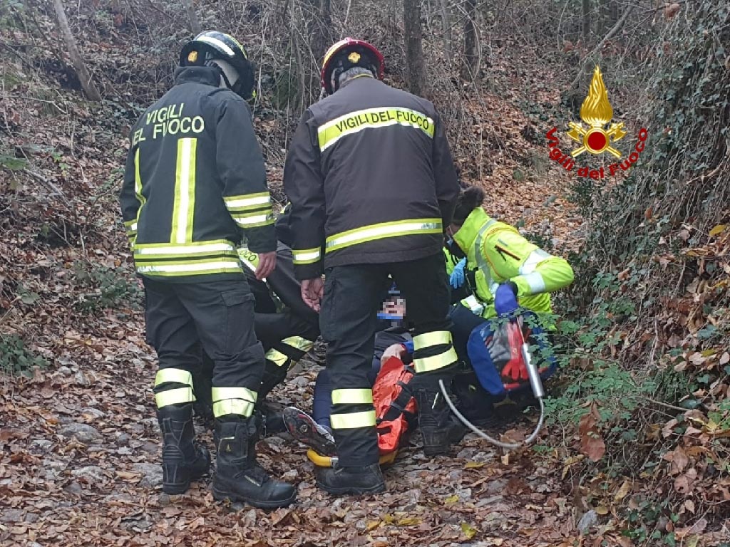 Vigili del fuoco - soccorso ciclista Torri del Benaco